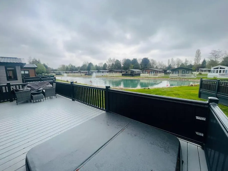 Mulberry Lodge With Hot Tub York