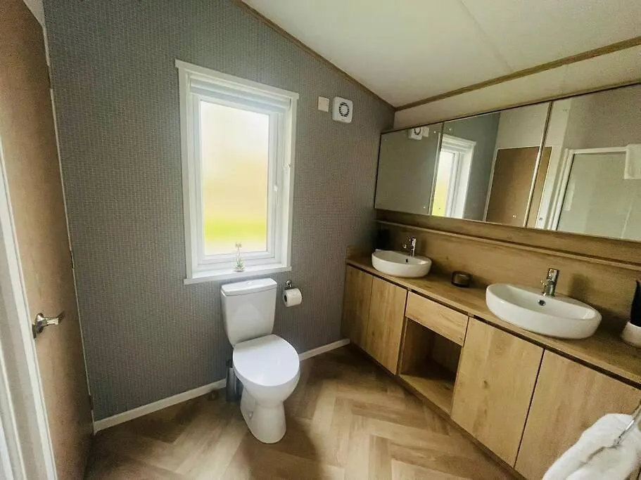 Mulberry Lodge With Hot Tub York